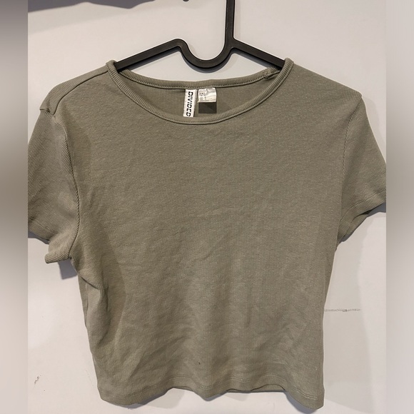 H&M sage green crop top - Picture 1 of 3